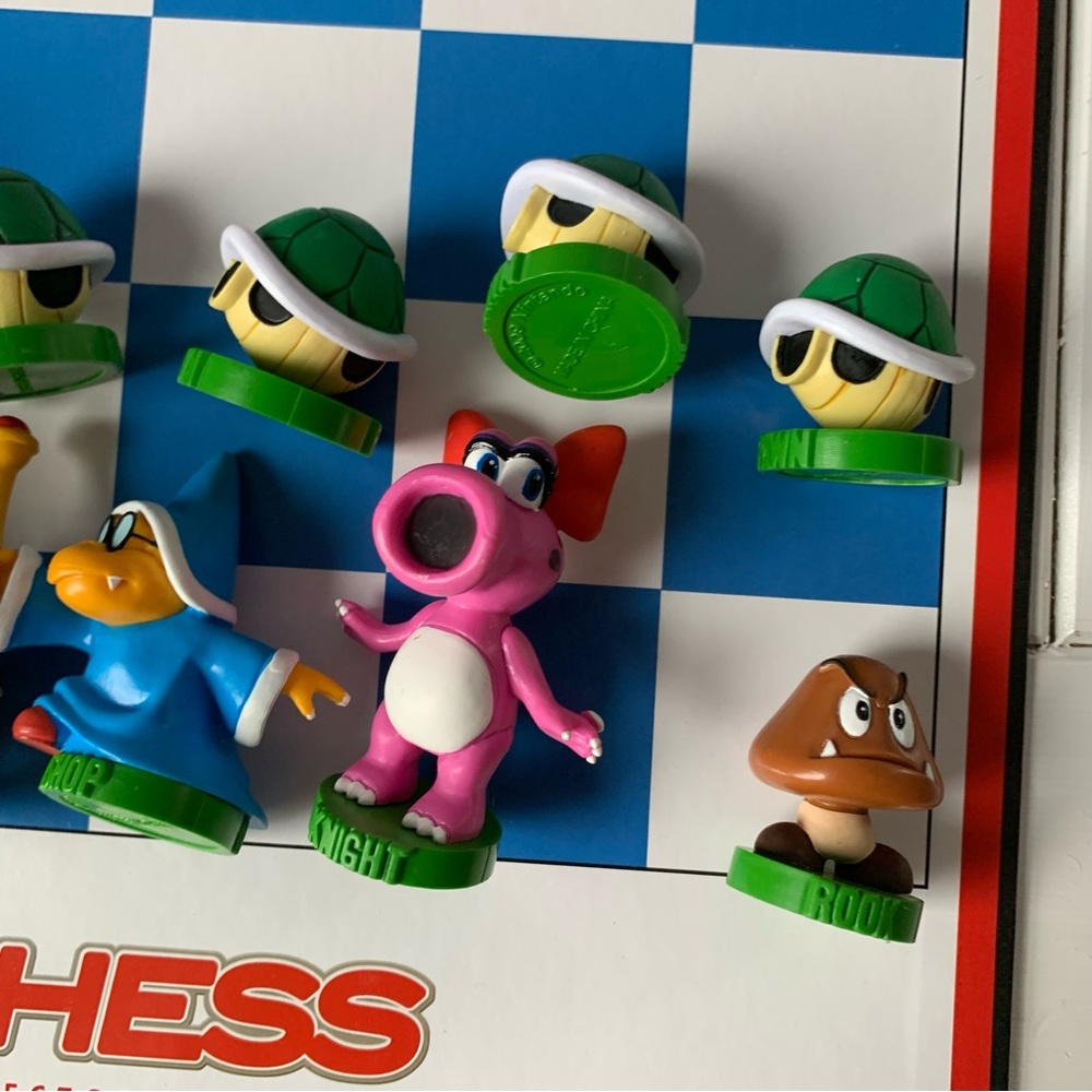 USAopoly Nintendo Super Mario Chess Collectors Edition Board Game Luigi Bowser - Picture 13 of 16